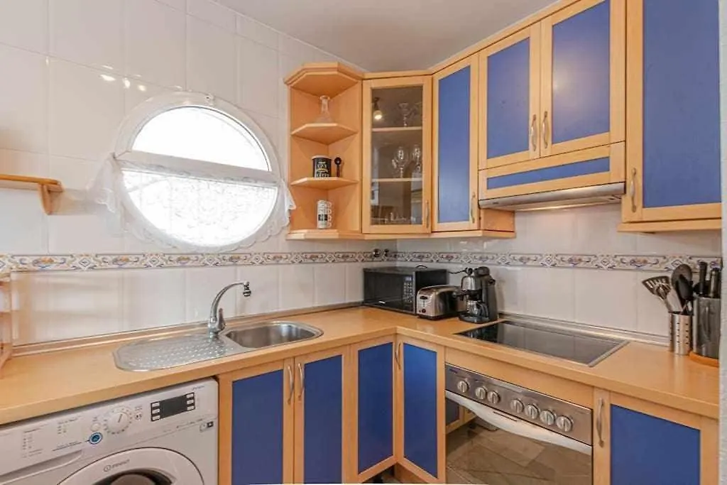 797Holidayrentals- Apartamento en Torremuelle con terraza y piscina Benalmádena