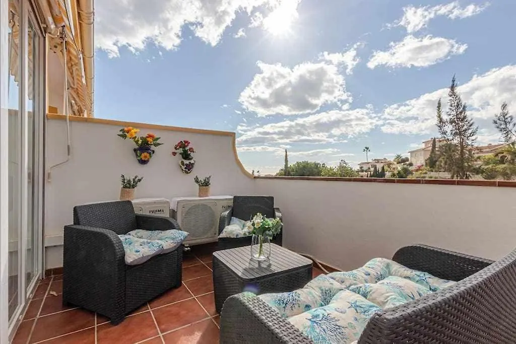 797Holidayrentals- Apartamento en Torremuelle con terraza y piscina Benalmádena