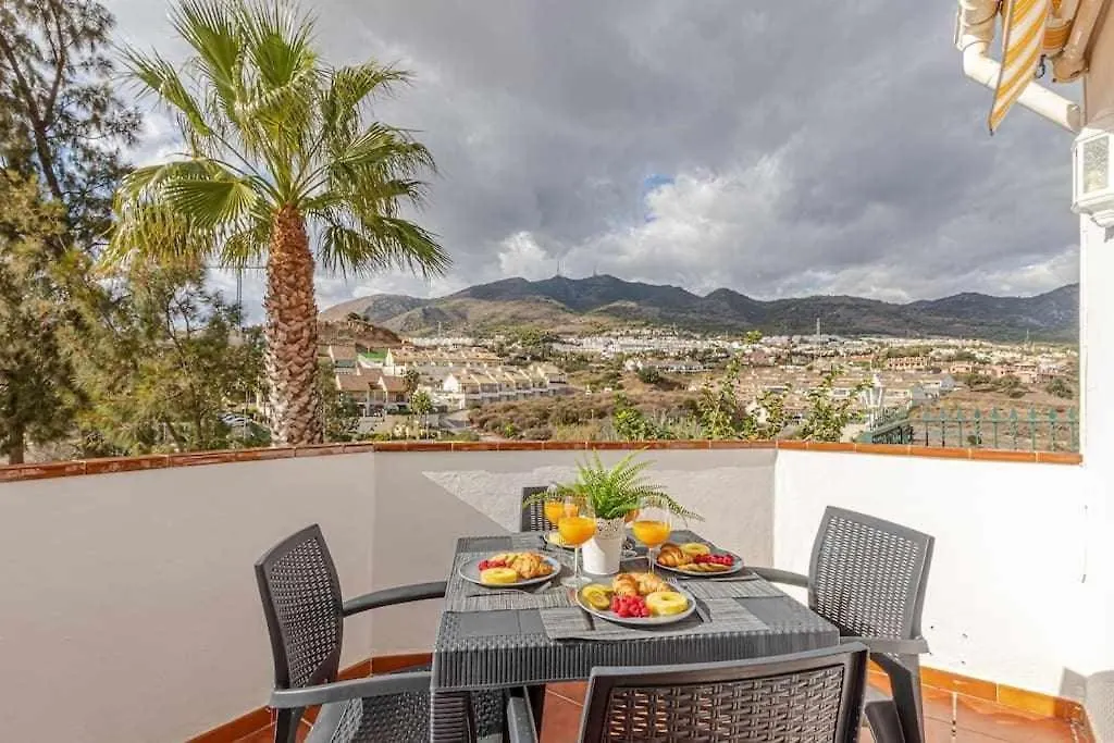 797Holidayrentals- Apartamento en Torremuelle con terraza y piscina Benalmádena
