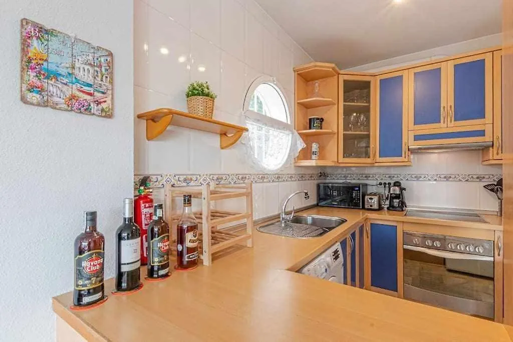 797Holidayrentals- Apartamento en Torremuelle con terraza y piscina Benalmádena España