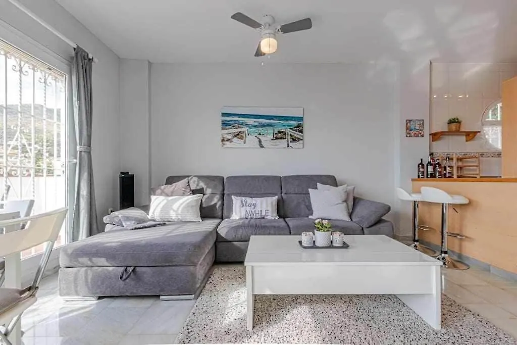 797Holidayrentals- Apartamento en Torremuelle con terraza y piscina Benalmádena