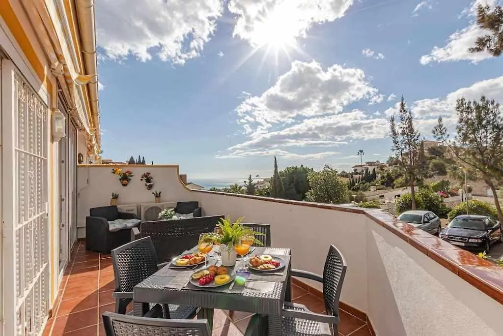 797Holidayrentals- Apartamento en Torremuelle con terraza y piscina Benalmádena España
