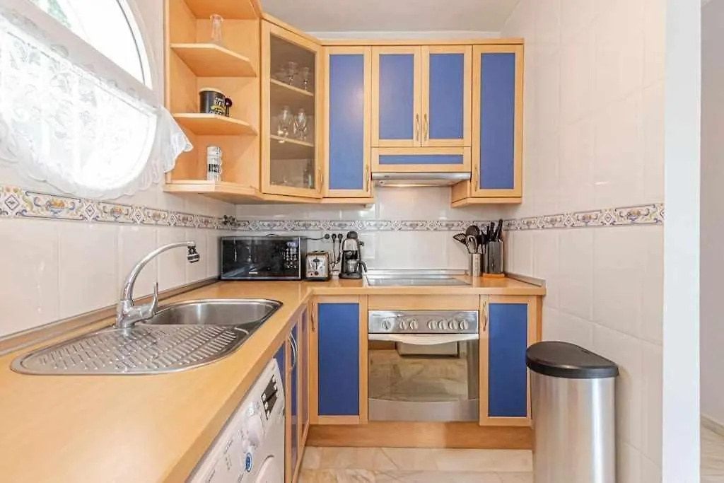 797Holidayrentals- Apartamento en Torremuelle con terraza y piscina Benalmádena