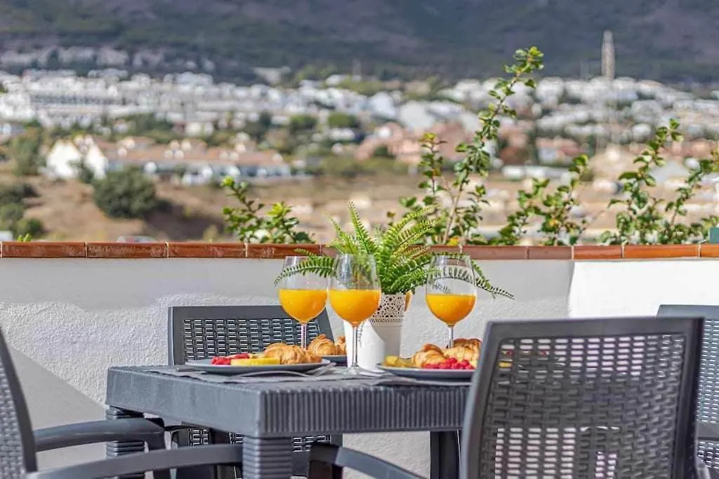 797Holidayrentals- Apartamento en Torremuelle con terraza y piscina Benalmádena España